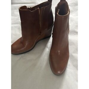 Zodiac Women Julia‎ Brown Leather Wedge Ankle Platform Boots size 9 NWOB Tan